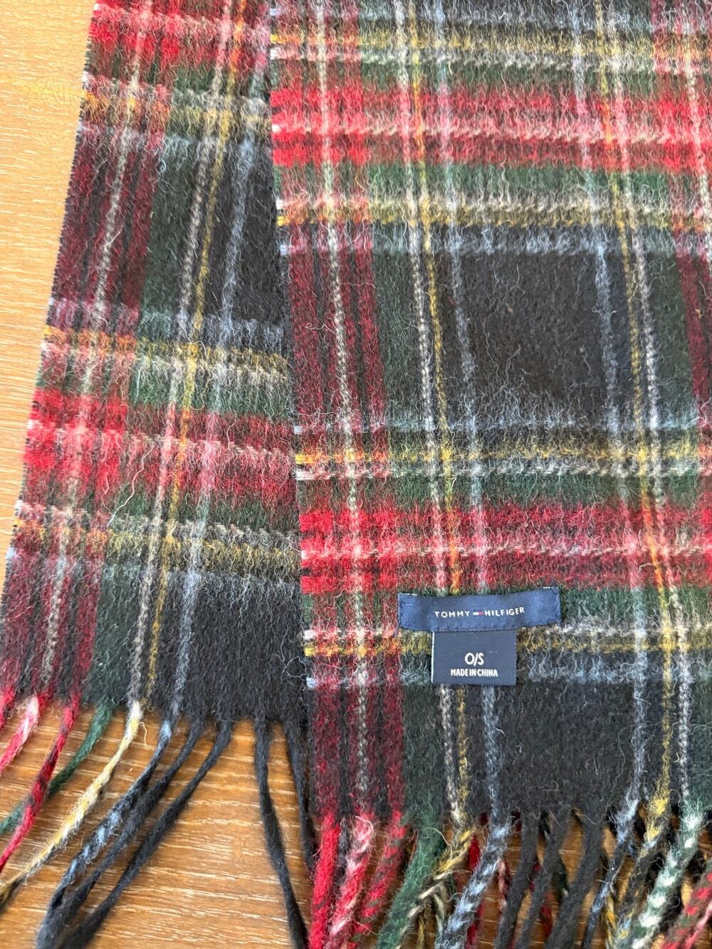 Tommy Hilfiger 100% Lambswool plaid scarf shawl red black Men's 12" x 60"